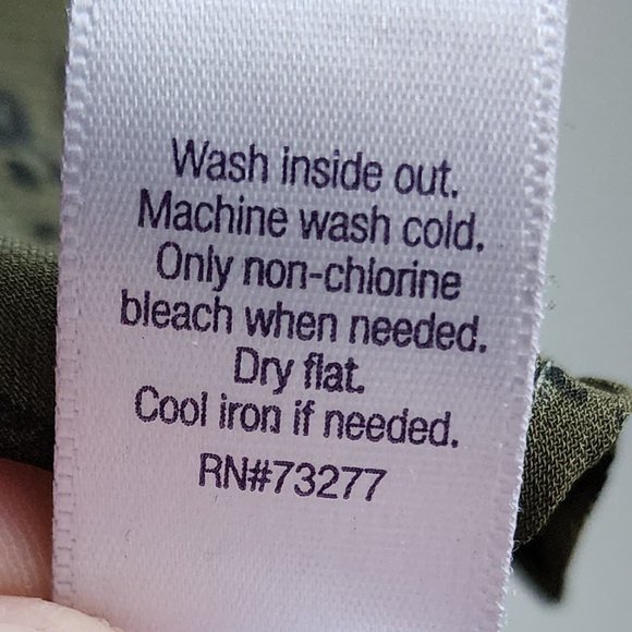 Jennifer Lopez Green/Black Reptile Print Ruffled Blouse Size Small - Picture 9 of 14